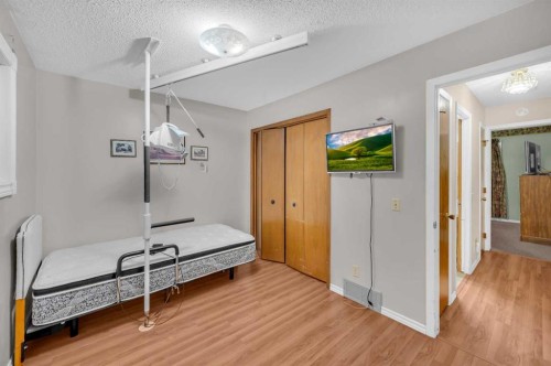 11 Berwick Close Nw, Calgary, AB - Indoor Photo Showing Other Room