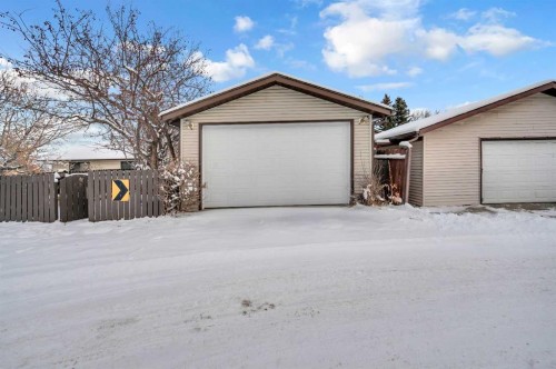 11 Berwick Close Nw, Calgary, AB - Outdoor With Exterior