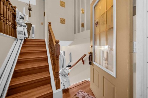 11 Berwick Close Nw, Calgary, AB - Indoor Photo Showing Other Room