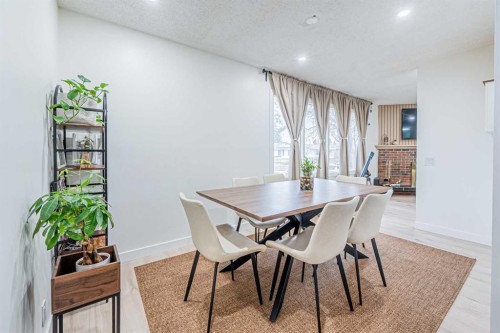 147 Dovercliffe Way Se, Calgary, AB - Indoor Photo Showing Dining Room
