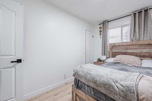 147 Dovercliffe Way Se, Calgary, AB - Indoor Photo Showing Bedroom