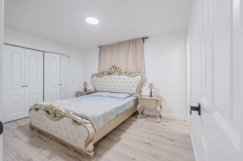 147 Dovercliffe Way Se, Calgary, AB - Indoor Photo Showing Bedroom