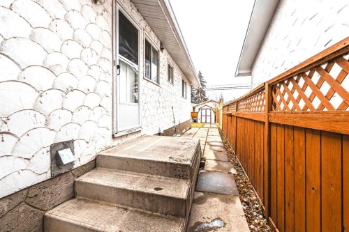 147 Dovercliffe Way Se, Calgary, AB - Outdoor