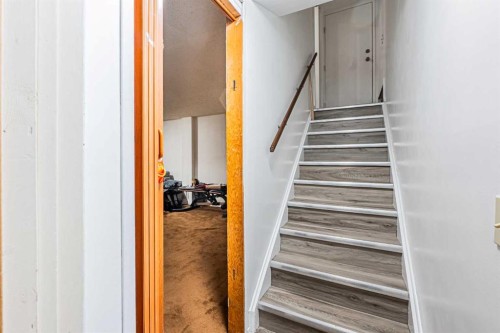 147 Dovercliffe Way Se, Calgary, AB - Indoor Photo Showing Other Room