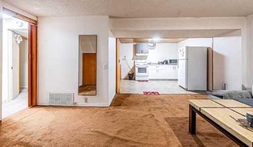 147 Dovercliffe Way Se, Calgary, AB - Indoor Photo Showing Other Room