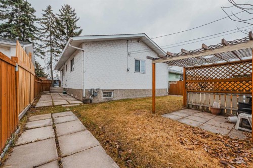 147 Dovercliffe Way Se, Calgary, AB - Outdoor With Exterior