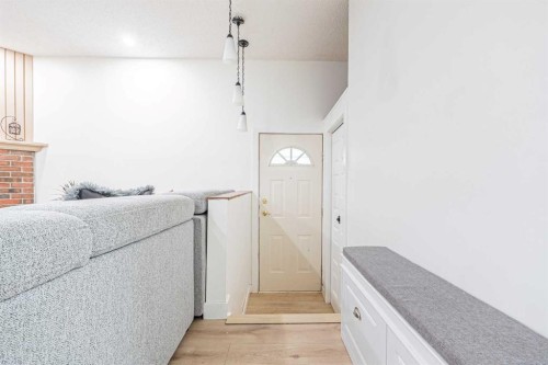 147 Dovercliffe Way Se, Calgary, AB - Indoor