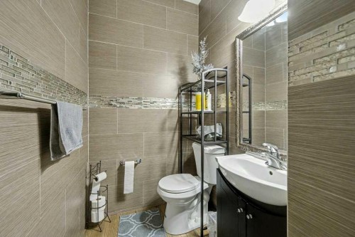 91 Panatella Close Nw, Calgary, AB - Indoor Photo Showing Bathroom