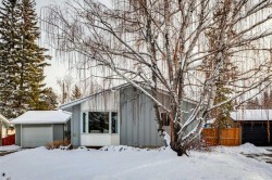 114 Hallbrook Drive SW Calgary, AB T2V 3H6