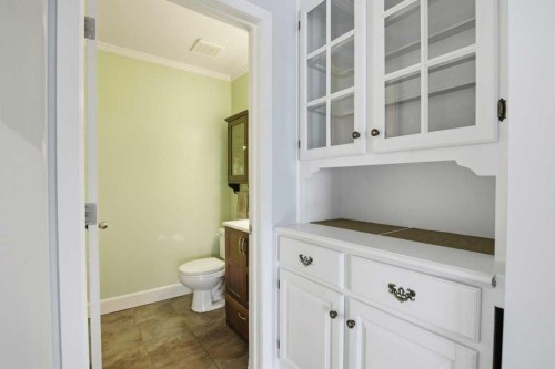 216 Mt. Aberdeen Close Se, Calgary, AB - Indoor Photo Showing Bathroom