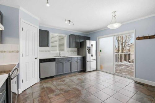 216 Mt. Aberdeen Close Se, Calgary, AB - Indoor Photo Showing Kitchen