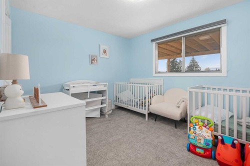255 Rundleridge Drive Ne, Calgary, AB - Indoor Photo Showing Bedroom
