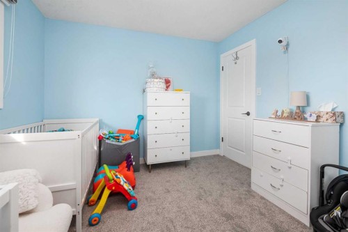 255 Rundleridge Drive Ne, Calgary, AB - Indoor Photo Showing Bedroom