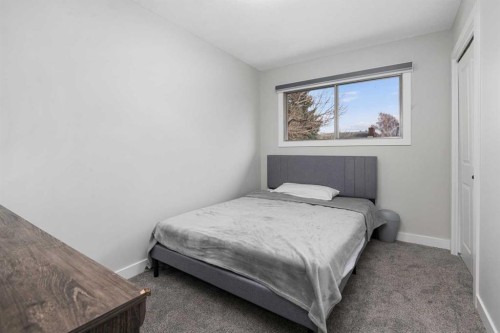 255 Rundleridge Drive Ne, Calgary, AB - Indoor Photo Showing Bedroom