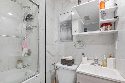 255 Rundleridge Drive Ne, Calgary, AB - Indoor Photo Showing Bathroom