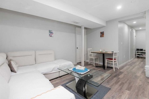 255 Rundleridge Drive Ne, Calgary, AB - Indoor