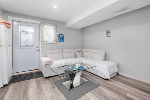 255 Rundleridge Drive Ne, Calgary, AB - Indoor