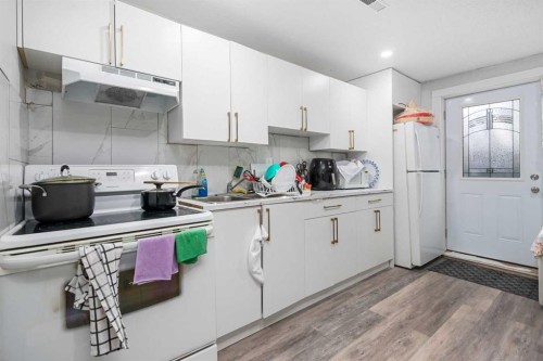 255 Rundleridge Drive Ne, Calgary, AB - Indoor Photo Showing Kitchen
