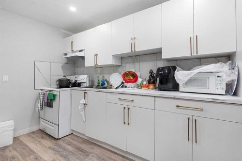 255 Rundleridge Drive Ne, Calgary, AB - Indoor Photo Showing Kitchen