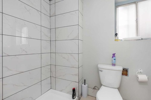 255 Rundleridge Drive Ne, Calgary, AB - Indoor Photo Showing Bathroom