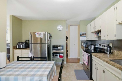 1207 Olympia Drive Se, Calgary, AB - Indoor Photo Showing Kitchen
