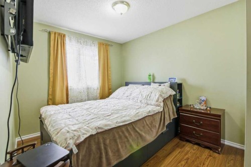 1207 Olympia Drive Se, Calgary, AB - Indoor Photo Showing Bedroom