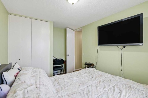 1207 Olympia Drive Se, Calgary, AB - Indoor Photo Showing Bedroom