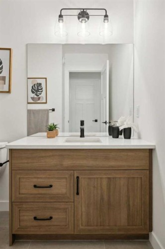 213 Southbow Drive, Cochrane, AB - Indoor Photo Showing Bathroom