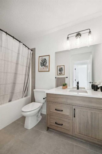 213 Southbow Drive, Cochrane, AB - Indoor Photo Showing Bathroom