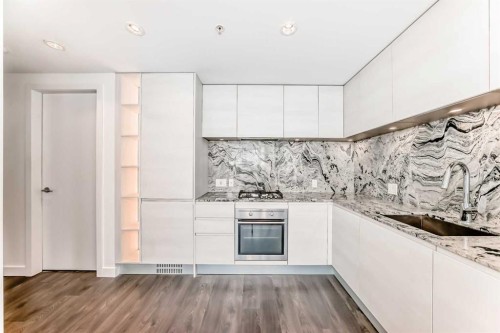 602-310 12 Avenue Sw, Calgary, AB - Indoor Photo Showing Kitchen With Upgraded Kitchen