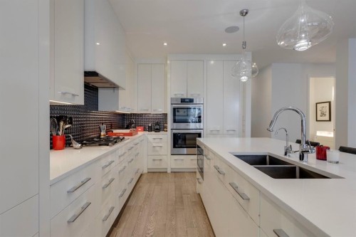 329 11 Street Nw, Calgary, AB - Indoor Photo Showing Kitchen With Double Sink With Upgraded Kitchen