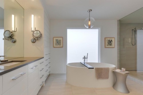 329 11 Street Nw, Calgary, AB - Indoor Photo Showing Bathroom