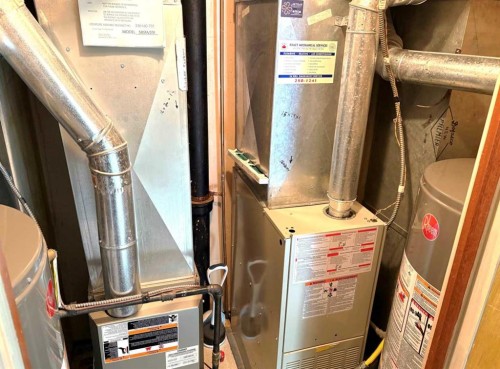 2208 20 Avenue Nw, Calgary, AB - Indoor Photo Showing Basement