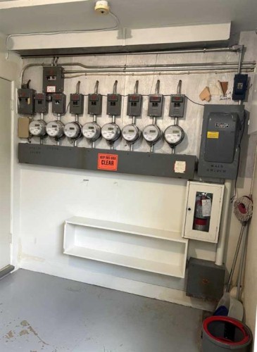 2208 20 Avenue Nw, Calgary, AB - Indoor