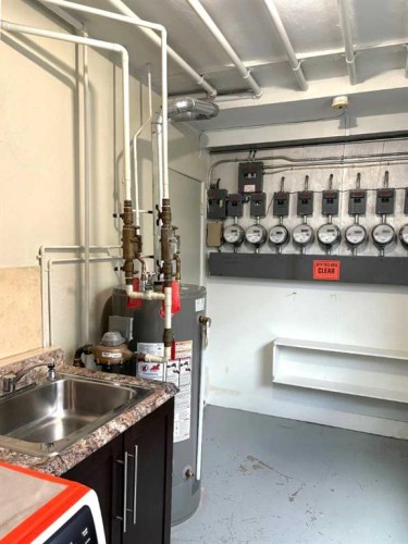 2208 20 Avenue Nw, Calgary, AB - Indoor Photo Showing Garage