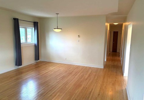 2208 20 Avenue Nw, Calgary, AB - Indoor Photo Showing Other Room