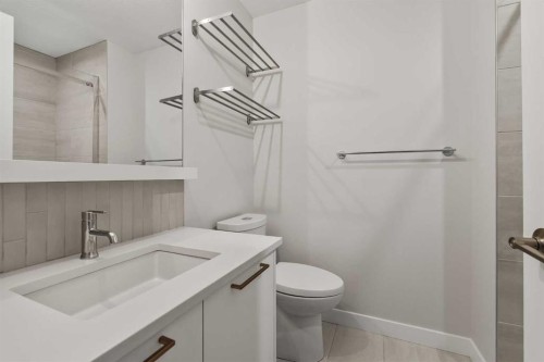 308-4160 Norford Avenue Nw, Calgary, AB - Indoor Photo Showing Bathroom