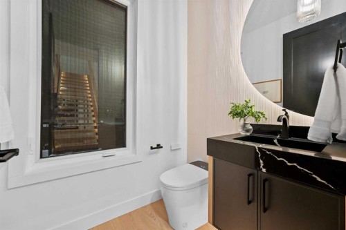 3112 13 Avenue Sw, Calgary, AB - Indoor Photo Showing Bathroom