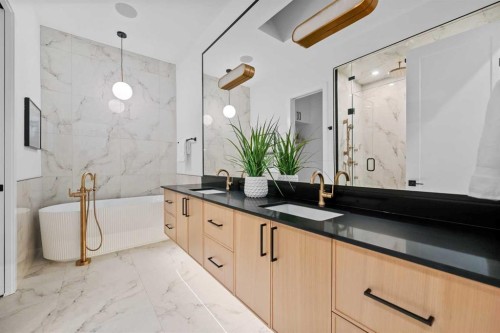 3112 13 Avenue Sw, Calgary, AB - Indoor Photo Showing Bathroom