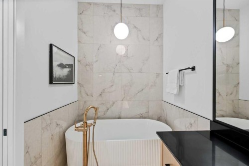 3112 13 Avenue Sw, Calgary, AB - Indoor Photo Showing Bathroom