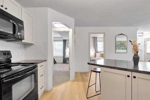 101-120 Panatella Landing Nw, Calgary, AB - Indoor Photo Showing Kitchen