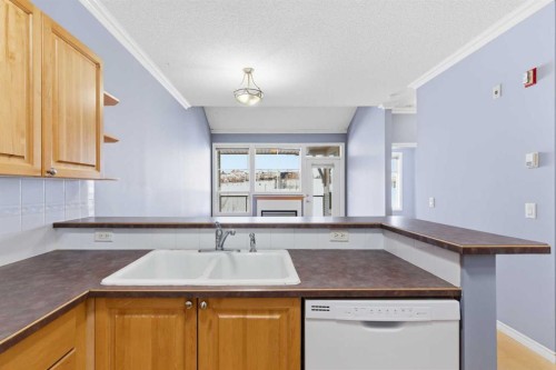1302-1010 Arbour Lake Road Nw, Calgary, AB - Indoor Photo Showing Kitchen