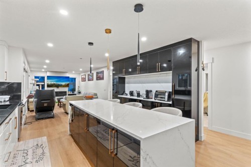 11330 86 Street Se, Calgary, AB - Indoor Photo Showing Kitchen With Upgraded Kitchen