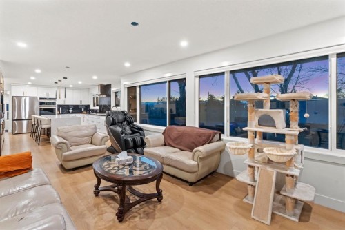 11330 86 Street Se, Calgary, AB - Indoor Photo Showing Living Room