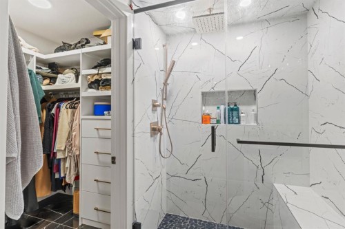 11330 86 Street Se, Calgary, AB - Indoor With Storage