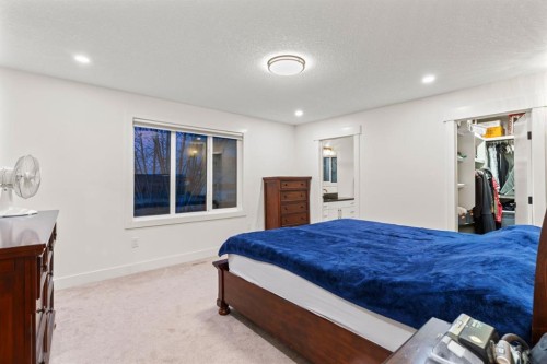 11330 86 Street Se, Calgary, AB - Indoor Photo Showing Bedroom