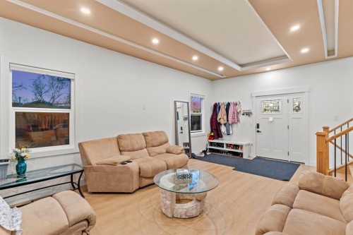 11330 86 Street Se, Calgary, AB - Indoor Photo Showing Living Room