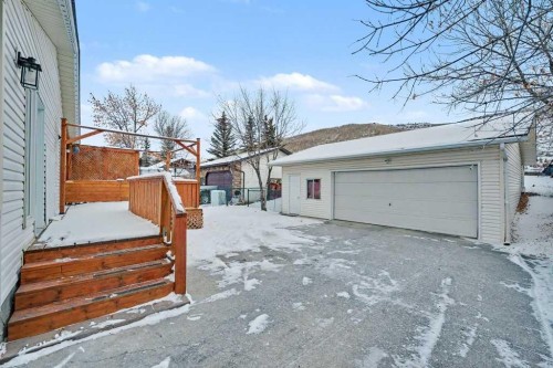 46 Benchlands Drive, Cochrane, AB - Outdoor