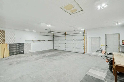 46 Benchlands Drive, Cochrane, AB - Indoor Photo Showing Garage