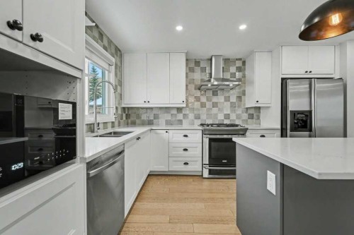 46 Benchlands Drive, Cochrane, AB - Indoor Photo Showing Kitchen With Double Sink With Upgraded Kitchen